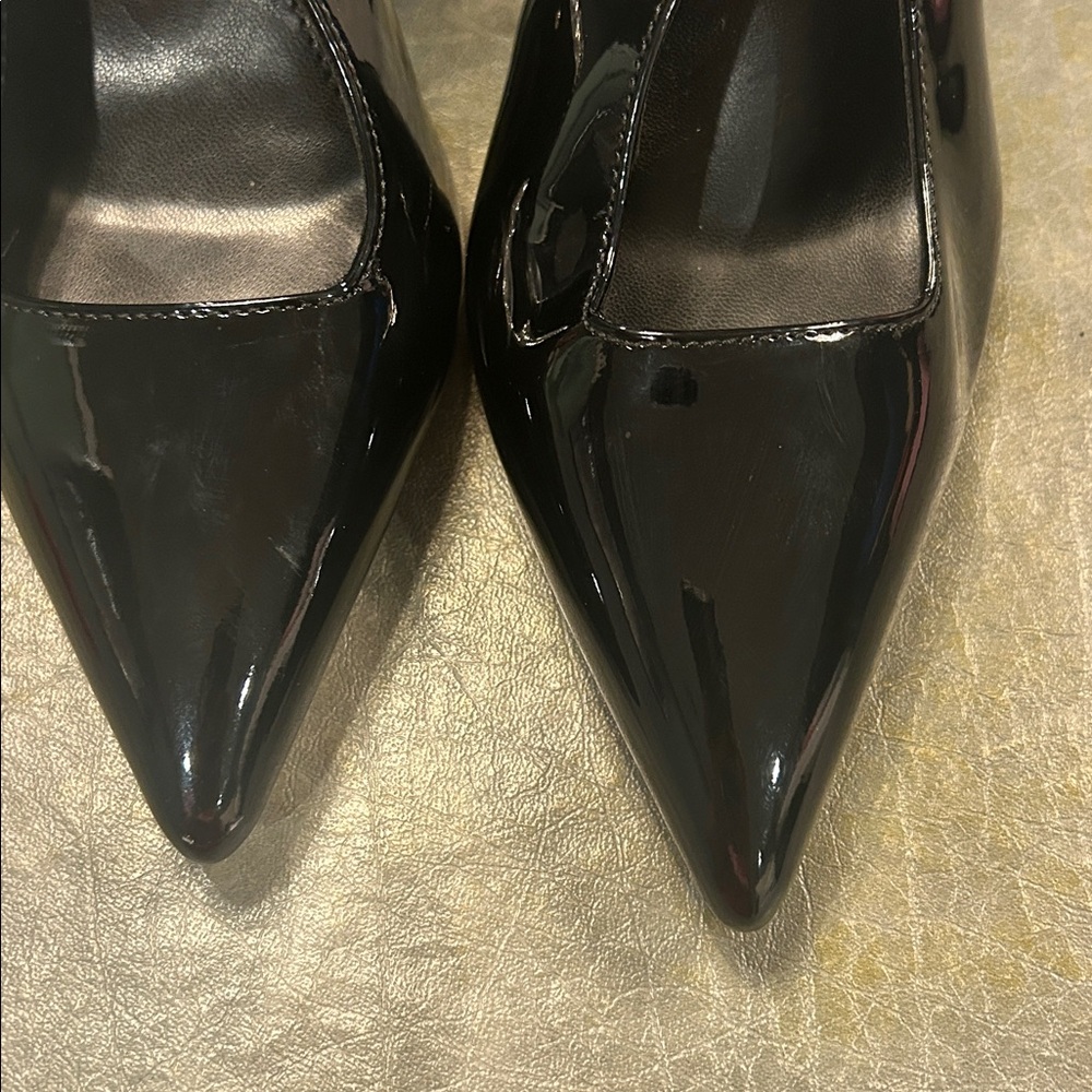 Black Pumps - Picture 5 of 5